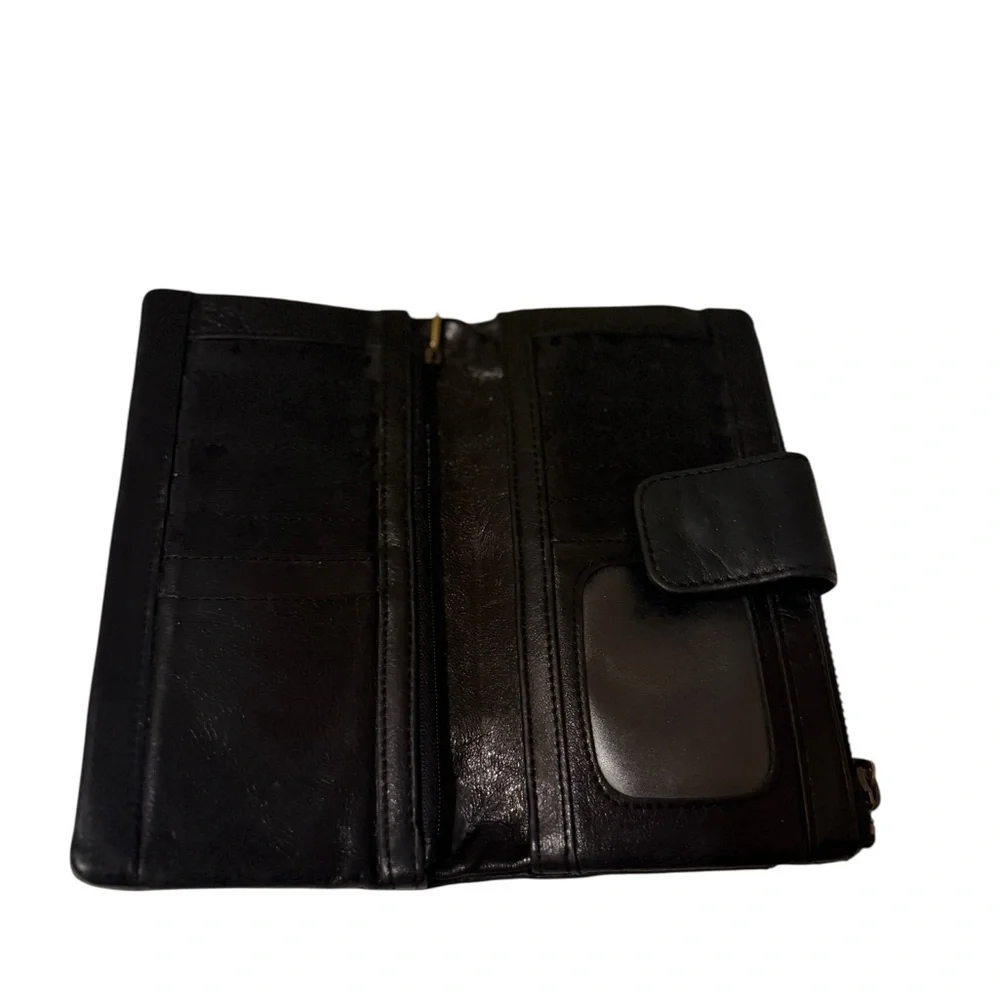 Fossil Black Leather women's vintage wallet in great condition soft with zipper